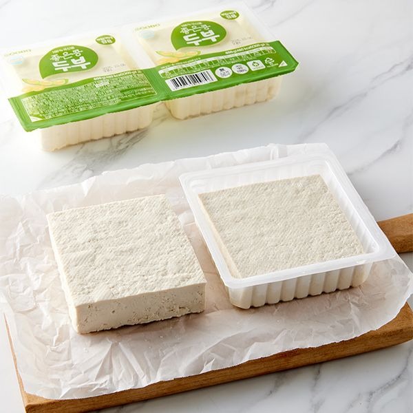 좋은콩 두부 부침도 찌개도 되는 300g 두 팩이라 살림하기 편했어요